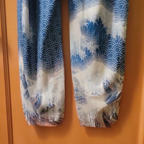 Great Wave off Kanagawa Blue Pants elastic at ankles. Size M. Wearshes - Picture 5 of 6